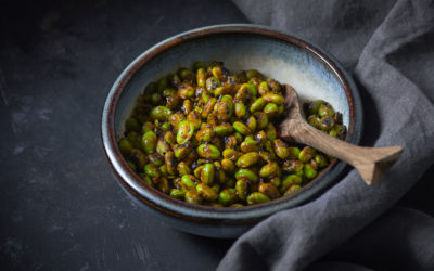 Spicy garlic edamame