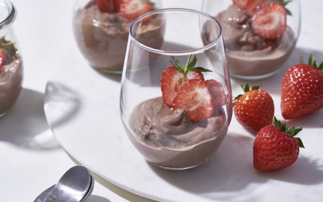 A delicious and healthy vegan chocolate mousse to take care of your chocolate cravings guilt free. Get healthier and lose weight while enjoying your treats.